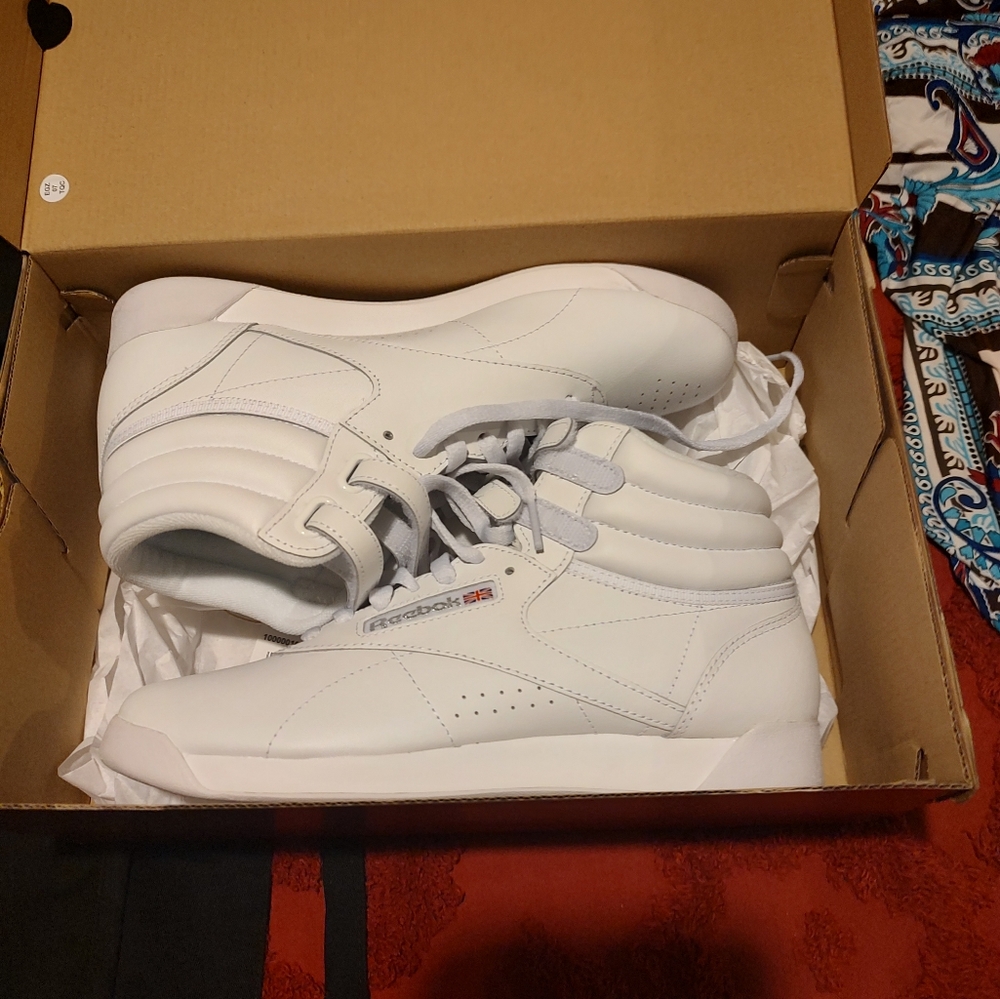 Hi top reeboks. Ladies. Size 81/2